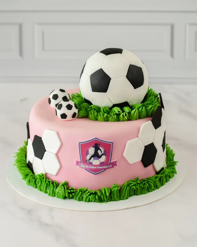 [020020020010457] TORTA FUTBOL ROSA (VAINILLA)